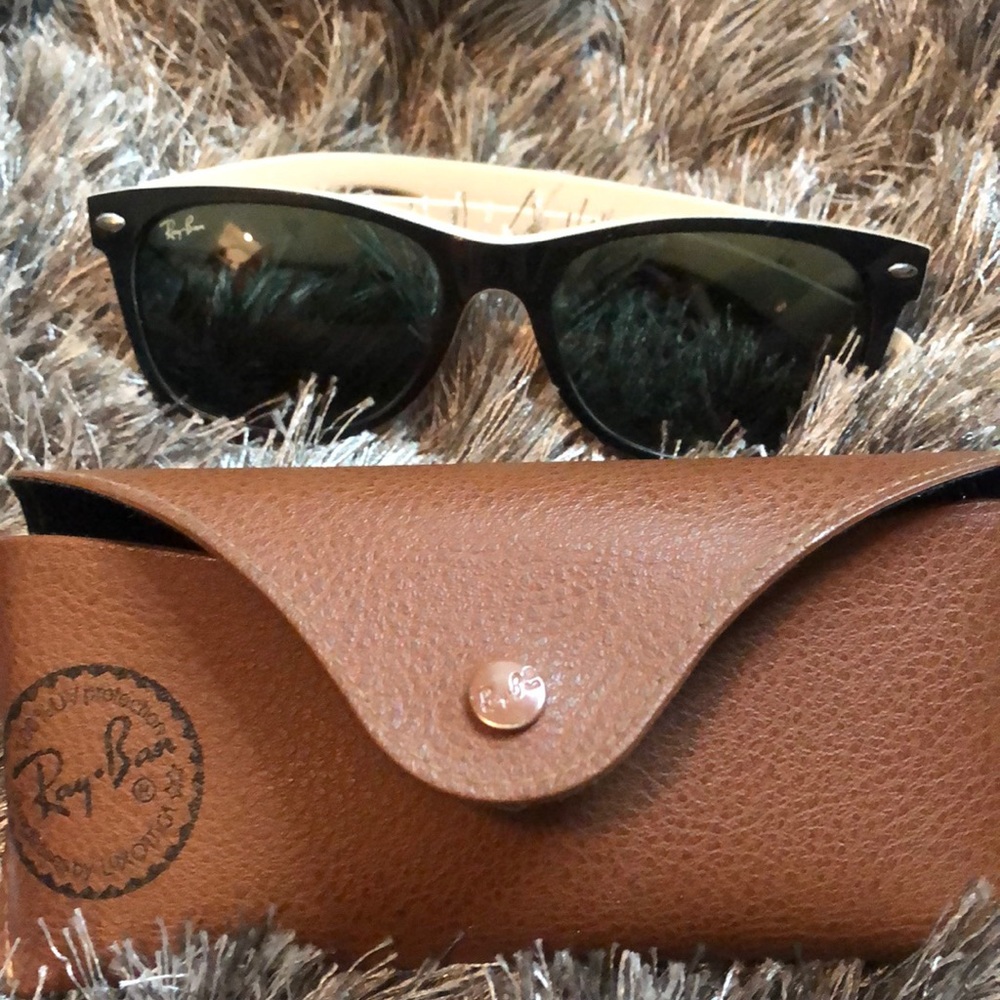 Black and white ray bans